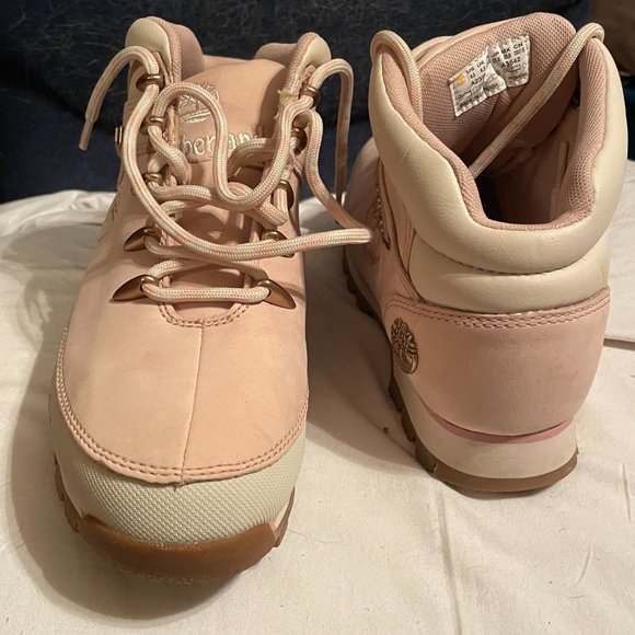 Women's Timberlands, Size 8. Worn Once. - Picture 2 of 2
